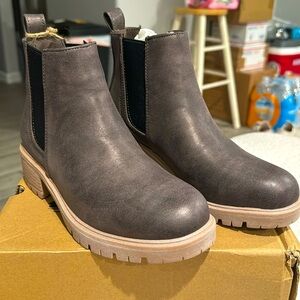 Size 7 slip on boots (narrow)